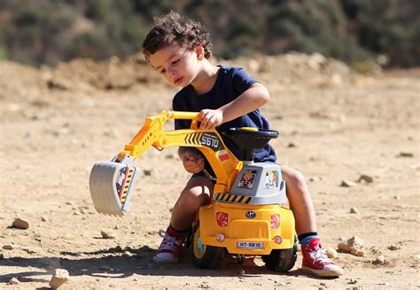 kids playing excavator videos